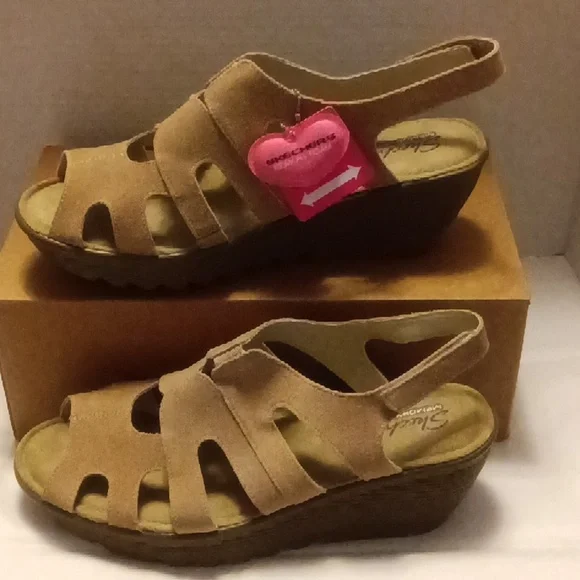 Skechers Women's Suede Sandals. - Picture 3 of 13